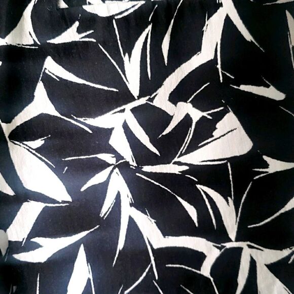 MARIO SERRANI Women's Short Black and White With Pockets Size 12 - Picture 7 of 12